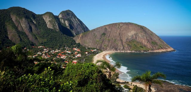 6 parques estaduais no RJ com trilhas, cachoeiras e praias