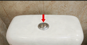 por que os vasos sanitários têm duas descargas e qual deles é o melhor para apertar?