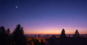 Aquela luz intensa que aparece no céu depois do pôr do sol tem uma explicação surpreendente