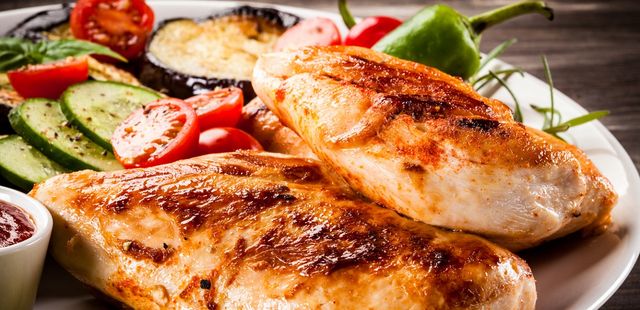Se joga nessa receita de frango grelhado com molho de abacaxi