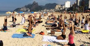Aulão de Yoga na Praia de Ipanema