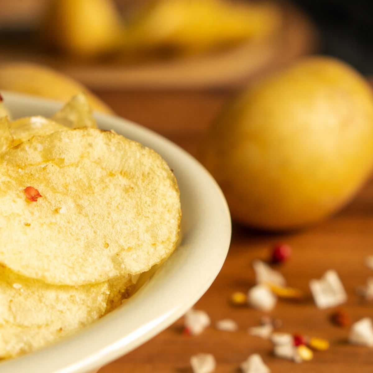 Esta batata chips é feita no micro-ondas, leva 3 ingredientes e fica crocante