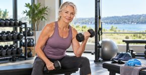 Os especialistas concordam: “Nem a natação nem a caminhada são suficientes; após os 50 anos, o treino de força é absolutamente necessário.”