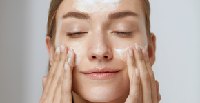 6 segredos que dermatologistas usam para parecer mais jovens