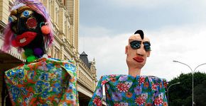 Desfile de bonecões no Museu da Língua Portuguesa