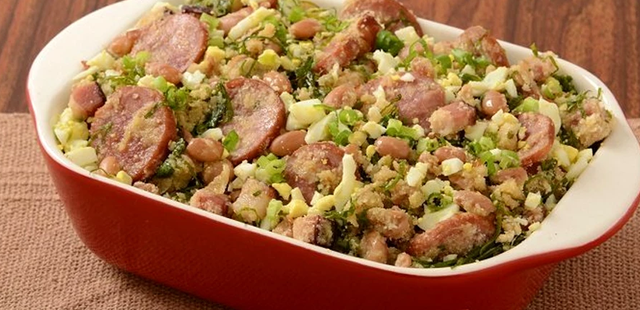 Receita incrível de feijão tropeiro