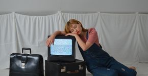 Dormir vendo TV faz bem ou mal? Resposta dos especialistas pode surpreender