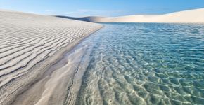 Entre dunas gigantes e lagoas de água doce, uma travessia conecta Atins a Santo Amaro do Maranhão: o parque de 156.608 hectares reconhecido pela Unesco em 2024 onde parte do percurso só pode ser feita a pé.