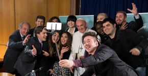 Youtuber brasileiro participa de encontro sobre paz com papa Francisco