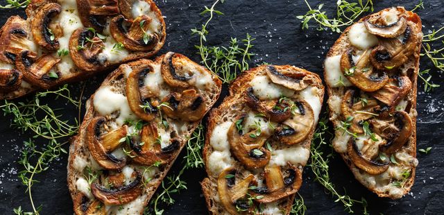 Sanduíche de cogumelos com alho e ervas na airfryer surpreende com sabor de restaurante