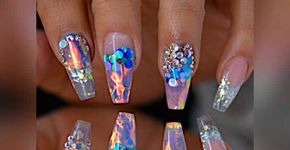 Artista cria unhas com efeito de gelo e fogo que parecem mágicas