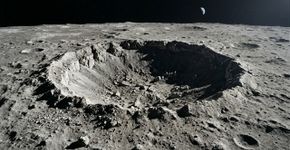 NASA descobre cratera gigante recém-formada na Lua: cientistas dizem que um impacto desse porte ocorre apenas 1 vez a cada 100 anos