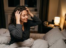 Featured side: Esse hábito noturno de apenas 3 minutos pode reduzir o estresse e acelerar o crescimento do cabelo