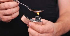 Conheça os sintomas da dependência química