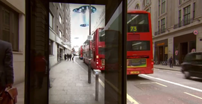 Campanha publicitária reproduz discos voadores e chuva de meteoros em Londres