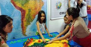 Alunos de escola pública criam mapa tátil para cegos