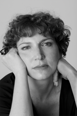 Natalia Timerman, autora de “Copo vazio”, aposta em uma abordagem que mistura literatura e olhar clínico, trazendo histórias familiares que ecoam questões sociais e emocionais bem atuais. Seu próximo livro, previsto para 2026, mergulha na relação com a mãe e os impactos do Alzheimer