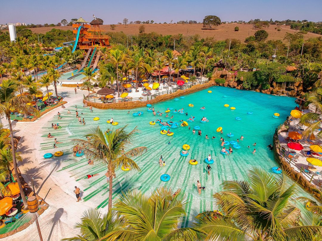 Piscina de ondas do parque aquático Thermas dos Laranjais, em Olímpia