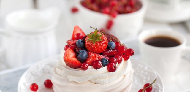 Aprenda a fazer o delicioso pavlova de frutas vermelhas