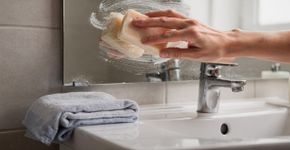 Como fazer o espelho do banheiro nunca mais embaçar no banho