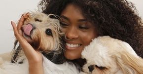Erika Januza incentiva a adoção de animais abandonados