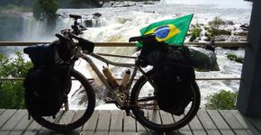 Casal vai percorrer 40 mil km em bicicleta para estudar rios