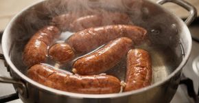 Por que um pouco de vinagre na água do cozimento impede que as suas linguiças estourem na panela