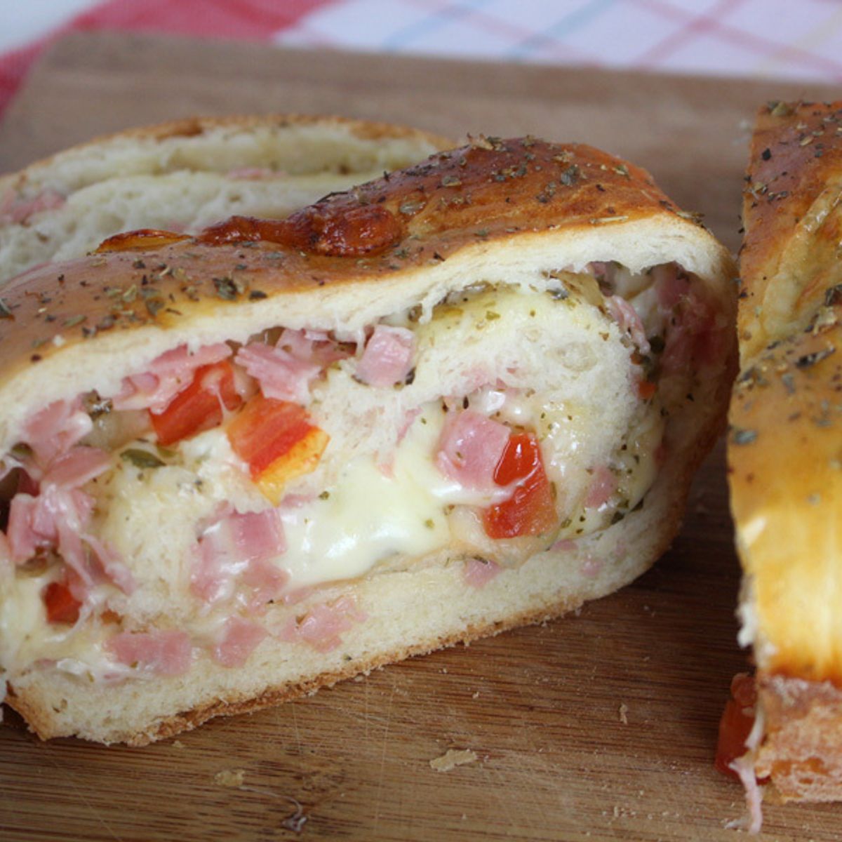 Aprenda a fazer um pão pizza bem recheado