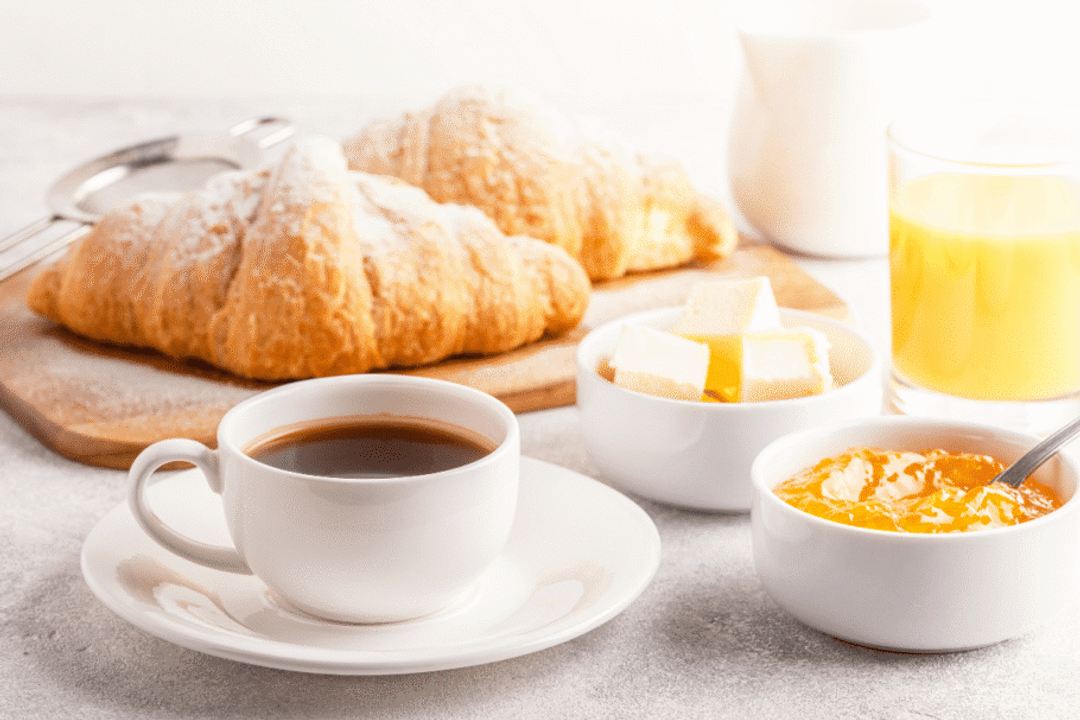 Produtos ultraprocessados podem facilitar a rotina, mas são pobres em nutrientes (Imagem: Tatiana Bralnina | Shutterstock)