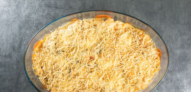 Fricassê de frango com cobertura irresistível de queijo