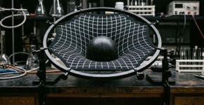 O mistério dos números primos poderia estar gravado dentro de buracos negros, e físicos estão investigando se os objetos mais raros do universo ocultam o enigma mais antigo da matemática