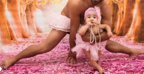 Pai paga promessa e posa de bailarina em ensaio fotográfico