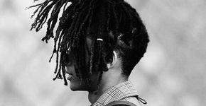 Will Smith brinca de cabelereiro e corta os dreads do filho