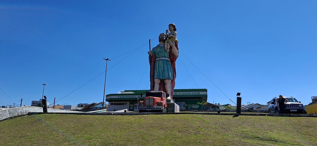 Estátua de São Cristóvão em Otacílio Costa tem 12 metros