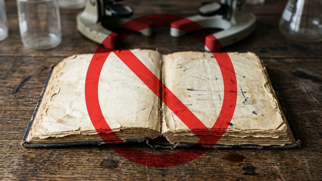 A Biblioteca Nacional da França armazena os manuscritos originais em caixas reforçadas de chumbo.