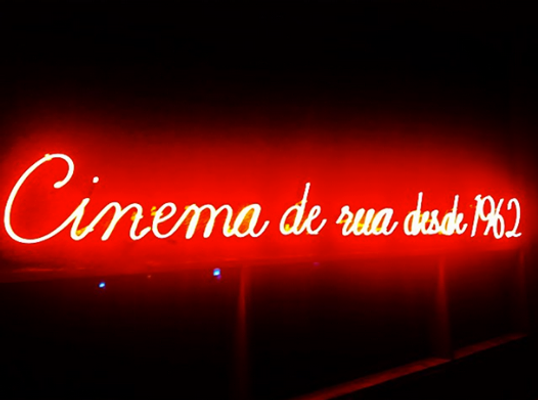 Detalhe da decoração do novo Cinesala Sabesp