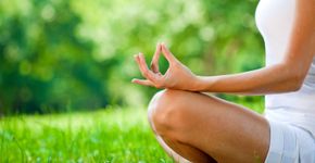 Meditação gratuita em praça de Niterói