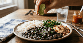 Por que espremer limão no feijão ainda quente: uma dica simples que todos precisam saber