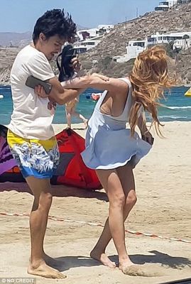 O exato momento em que Lindsay Lohan é agredida por seu noivo, o empresário russo Egor Tarabasov