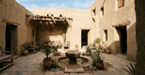 No antigo Egito, usavam panos molhados nas janelas das casas para evitar o calor do deserto.