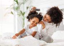 Featured side: Veja como ajudar crianças crespas e cacheadas a construir uma relação positiva com a própria imagem