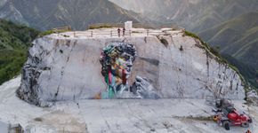 Kobra pinta mural inspirado em Michelangelo em Carrara, na Itália