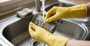 A louça sai suja mesmo depois do ciclo completo? A Bosch recomenda verificar o filtro e os braços de lavagem antes de procurar outra causa