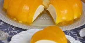 Aprenda a fazer uma gelatina mágica recheada de cheesecake