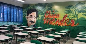 Escola em Guarulhos grafita salas de aulas com figuras ilustres