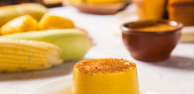 Curau de milho cremoso no micro-ondas para aquecer seu arraiá em minutos