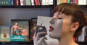 Parece que os funcionários dessa livraria estão entediados