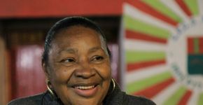 Bernadete, a primeira mulher a puxar um samba-enredo no Anhembi