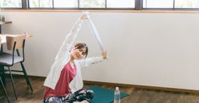 Pilates nas férias: 3 exercícios simples com miniband e toalha