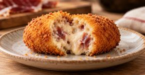 Os chefs espanhóis concordam: “Os melhores croquetes de presunto não são feitos com leite; são feitos com 700 mililitros de caldo e 70 gramas de manteiga.”